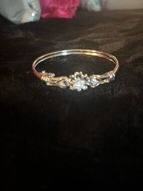 Elegant Silver Floral Crystal Bangle Bracelet - Women Jewelry